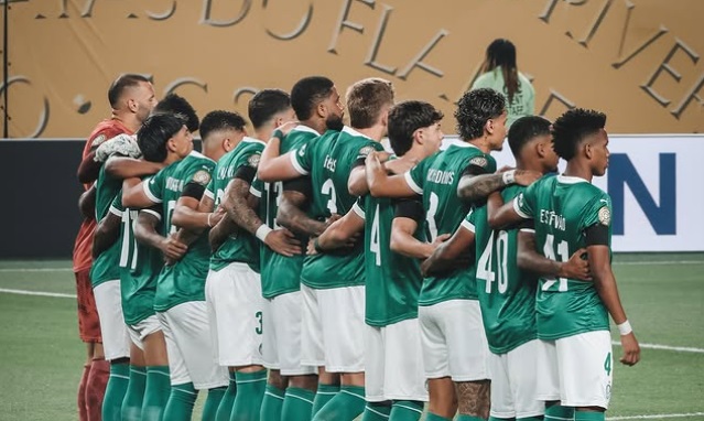 Jogadores do Palmeiras agradecem apoio da torcida após derrota para o Chelsea no Mundial da Fifa, nos EUA. (Foto: Reprodução)