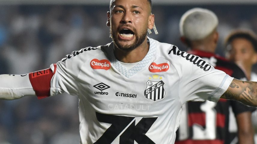 Robinho Jr, do Santos, em ação durante contra o Flamengo pelo Brasileirão (Foto: Jota Erre/AGIF)