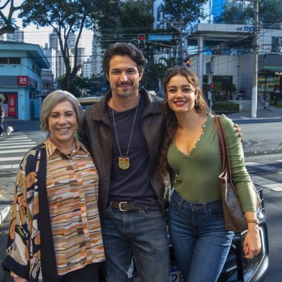 Romulo Estrela e Sophie Charlotte gravam 'Três Graças' nas ruas de São Paulo