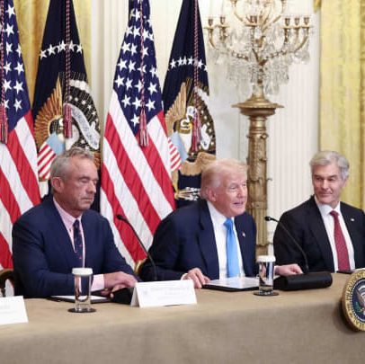 Trump solicita a 17 farmacêuticas redução de preços de medicamentos em 60 dias