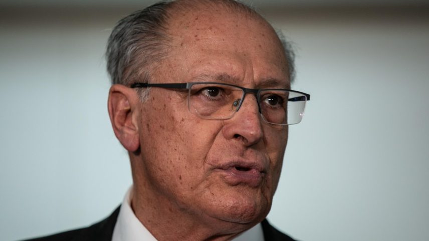 O vice-presidente Geraldo Alckmin fala sobre tarifas de Trump após reunião com empresários (Foto: Brenno Carvalho/Agência O Globo)