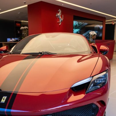 Ferrari aumenta lucro, mas ações caem com receita abaixo do esperado