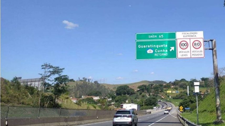 Radar de velocidade na rodovia Presidente Dutra, em Guaratinguetá (SP). (Foto: Reprodução/PRF)
