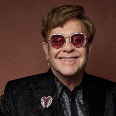 Elton John celebra 35 anos de sobriedade e agradece todo o amor recebido