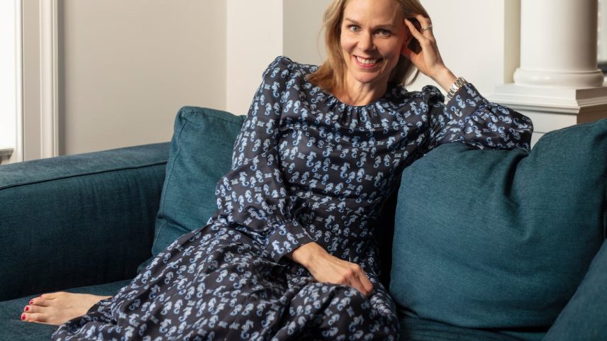 Anu Bradford em sua casa em Nova York no dia 18 de junho. (Foto: Pascal Perich)