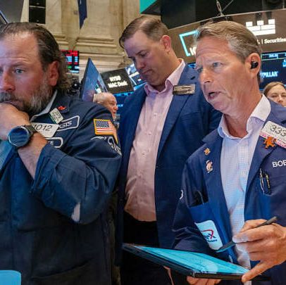 Futuros de ações permanecem estáveis após S&P 500 e Nasdaq alcançarem novos recordes