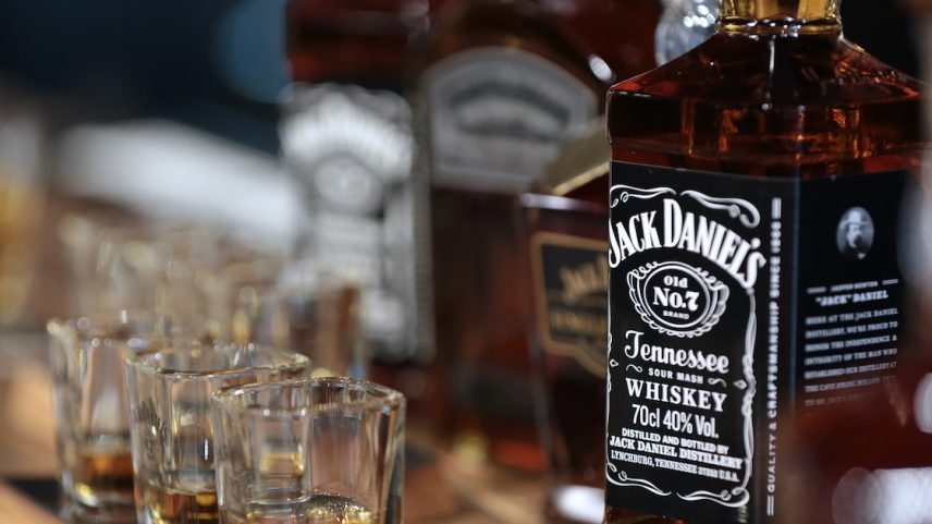 A marca Jack Daniel's, com presença global, tem o desafio de transformar força de marca em vendas no Brasil (Foto: Yuriko Nakao/Bloomberg)