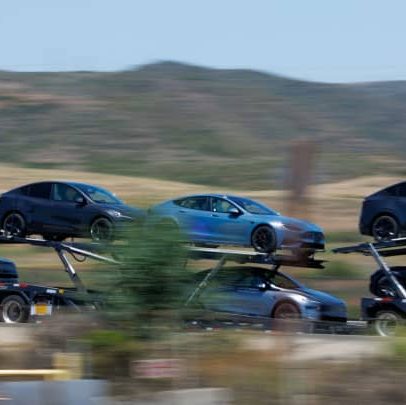 William Blair rebaixa Tesla após mudanças em projeto de gastos do GOP