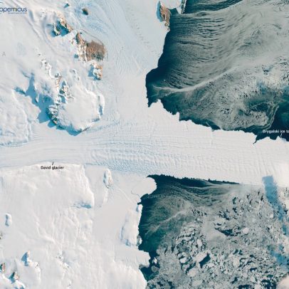 Satélite europeu registra impressionante 'língua de gelo' de 90 km na Antártida