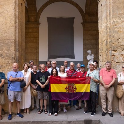 Universidade de Sevilla remove placa de Franco, mas ignora vítimas da repressão