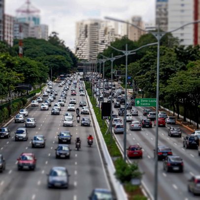 Seguro de moto tem alta acumulada em 2023, enquanto carro mantém preços estáveis