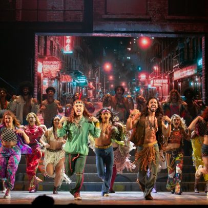 Rodrigo Simas e Eduardo Borelli apresentam 'Hair', o clássico do movimento hippie