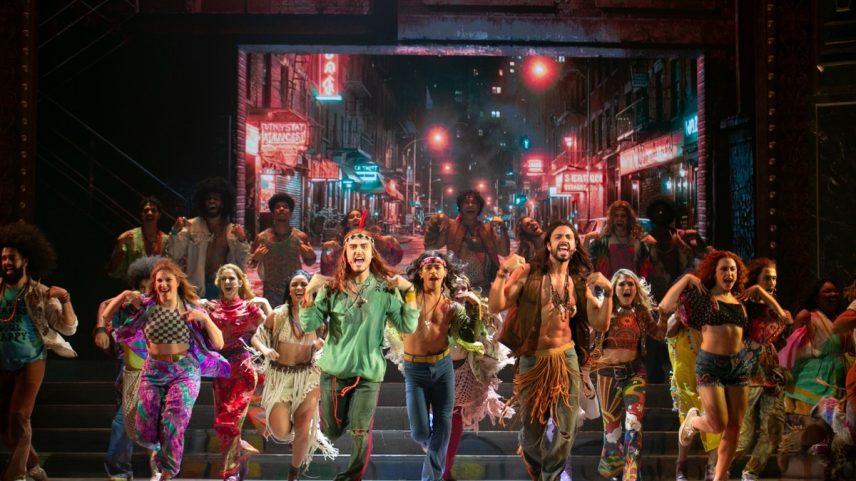 'Hair' conta com elenco de 30 integrantes, que interpretam membros de tribo hippie em Nova York (Foto: Divulgação/Mateus Cony)