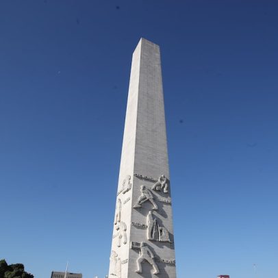 Restos de pai e filho que lutaram em 1932 são levados ao mausoléu do Obelisco