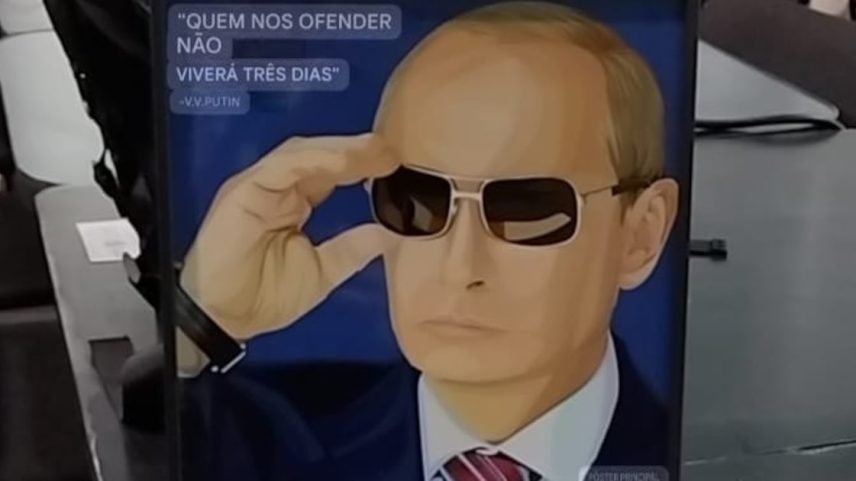 Russos fazem propaganda com quadros de Putin e até ameaça no Brics: 'Quem nos ofender não viverá' (Foto: Felipe Frazão/Estadão)