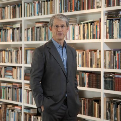 Dono da maior biblioteca de Shakespeare do Brasil assume cargo na ABL nesta sexta-feira