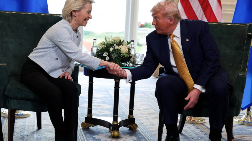 Ursula von der Leyen, presidente da Comissão Europeia, e Donald Trump após reunião em Turnberry, na Escócia (Foto: Evelyn Hockstein/Reuters)