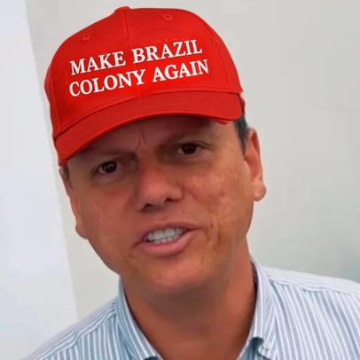 Empresário do agro troca boné do MAGA por boné do MST em ato simbólico