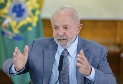 Aprovação de Lula se estabiliza em 47,3%, enquanto reprovação ainda é alta