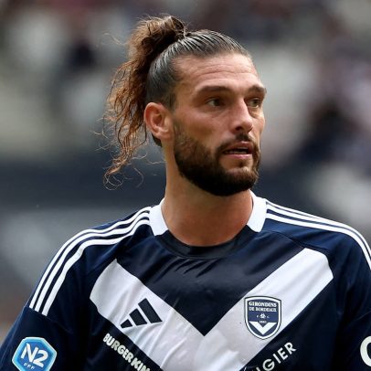 Andy Carroll assina com o Dagenham & Redbridge, clube da sexta divisão inglesa
