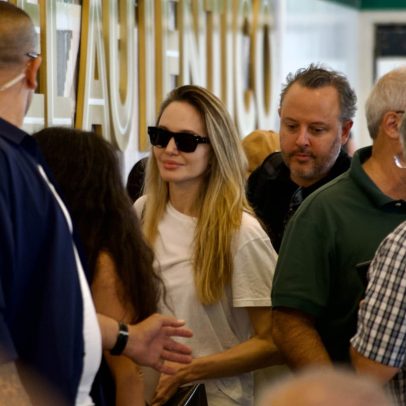 Salma Hayek e Angelina Jolie visitam Veracruz em viagem de helicóptero polêmica
