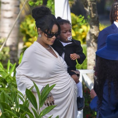 Rihanna e família se despedem do pai em enterro emocionante em Barbados