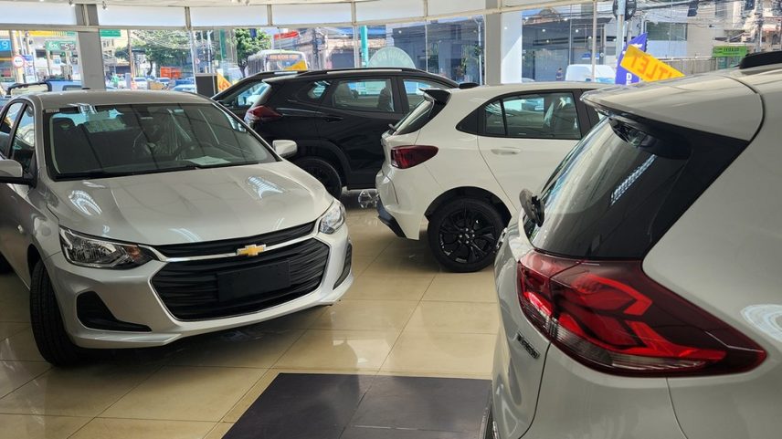 Carros (Foto: Lucas Tavares/Agência O Globo)