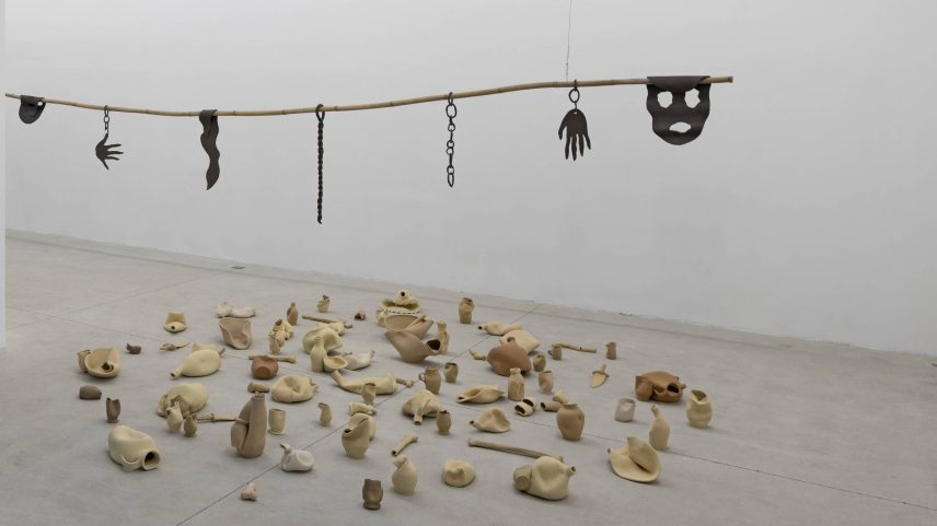 Obras de Tiago Mestre em 'Fogo Fumo', na galeria Gomide&Co (Foto: Edouard Fraipont/Divulgação)