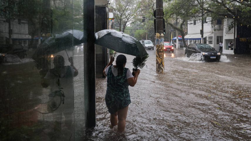 Alagamento na região central de São Paulo (Foto: Allison Sales - 21.dez.24/Folhapress)
