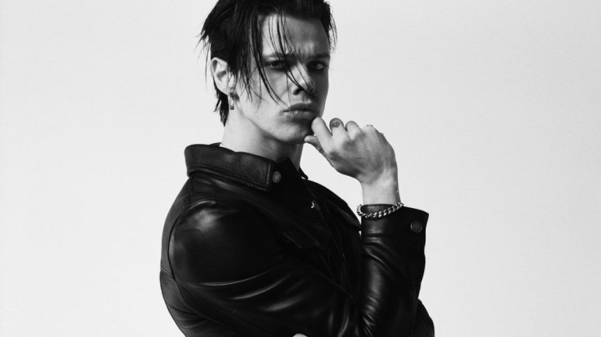 Yungblud está comprando bebidas para os fãs após ter adiado dois shows devido à amigdalite, ele compartilhou. (Foto: Reprodução)