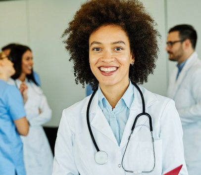 Agora Tem Especialistas disponibiliza 635 vagas para médicos no SUS em todo o país