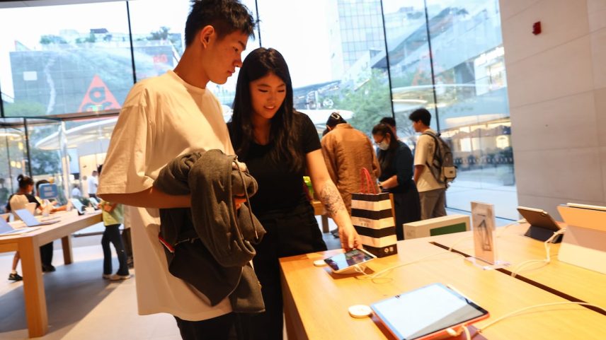 Imagem de uma loja da Apple em Pequim. (Foto: WU HAO - EFE)