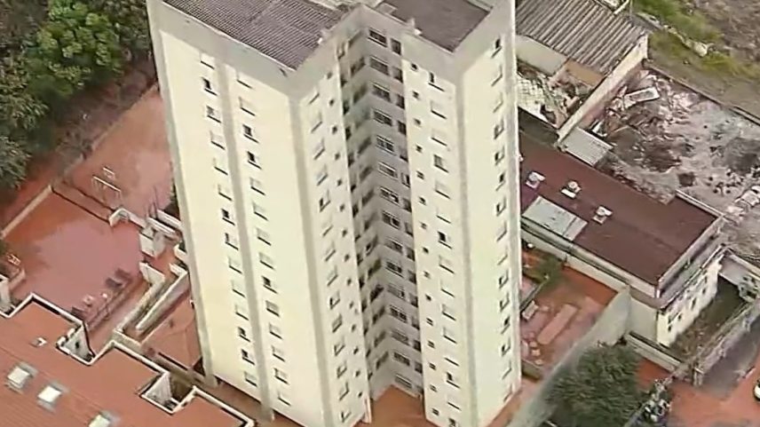 Rompimento de tubulação faz rua ceder na Freguesia do Ó (Foto: TV Globo/Reprodução)