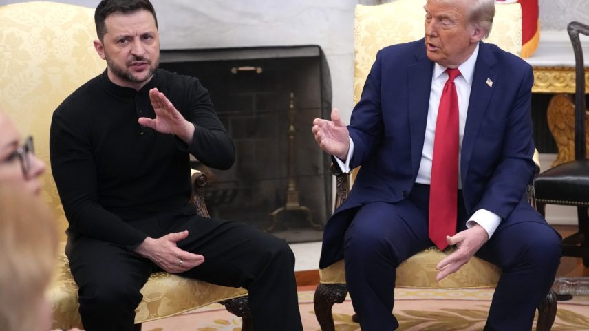 O presidente dos EUA, Donald Trump, e o presidente ucraniano, Volodymyr Zelensky, em um conturbado encontro no Salão Oval da Casa Branca, em fevereiro (Foto: Andrew Harnik/Getty Images)