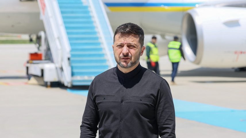 Zelensky: negociações de paz com a Rússia e busca por novos sistemas de defesa aérea para a Ucrânia. (Foto: Adem Altan/AFP)