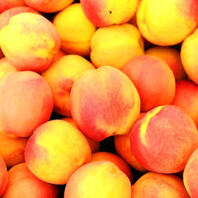 Trump impõe tarifa de 30% e agricultores gregos enfrentam crise com pêssegos caros