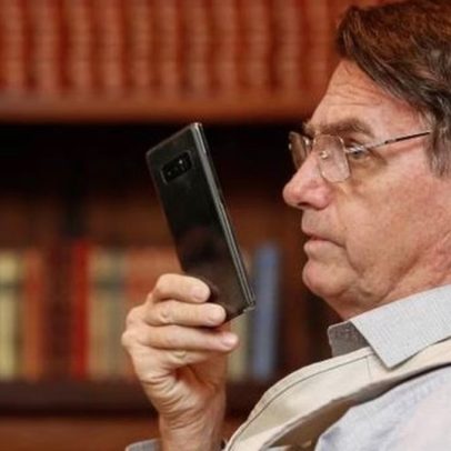 Bolsonaro retoma confiança em vacina após dois dias sem WhatsApp