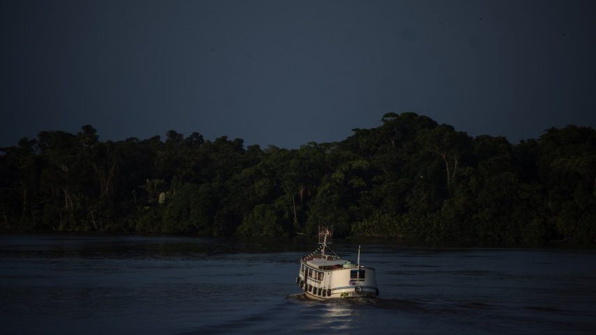 DE OLHO NO FUTURO - Pesquisa sobre o clima no passado, projeta mudanças climáticas na Amazônia (Foto: Jonne Roriz/Bloomberg/Getty Images)
