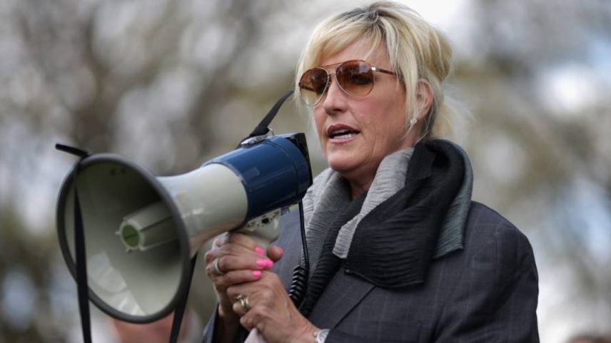 Erin Brockovich durante uma demonstração em Washington em 2014. (Foto: Getty Images)
