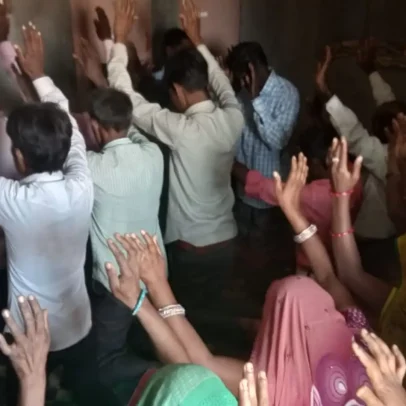 Extremistas hindus queimam Bíblias e agredem cristãos em ataque na Índia