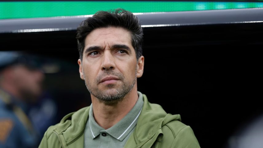 Abel Ferreira, técnico do Palmeiras, se despede do Mundial após derrota para o Chelsea. (Foto: Adam Hunger/AP)