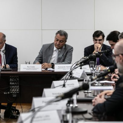 Rui Costa defende negociação do tarifaço e promete responsabilidade nas decisões