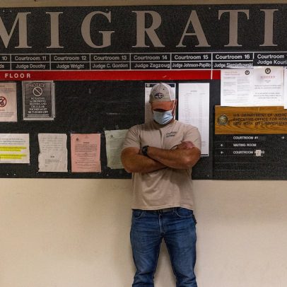 Juízes de imigração demitidos processam o Departamento de Justiça de Trump
