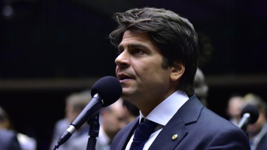 Deputado Pedro Paulo (PSD-RJ) durante sessão no plenário da Câmara dos Deputados (Foto: Zeca Ribeiro/Câmara dos Deputados)