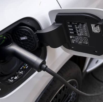 Trump elimina crédito fiscal de R$ 7.500 para veículos elétricos após setembro