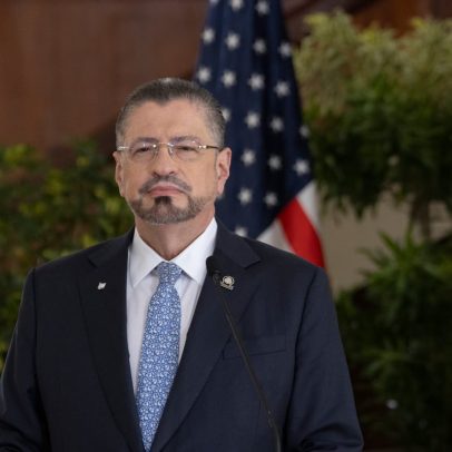 Assembleia Legislativa de Costa Rica avalia retirada de fuero do presidente Chaves