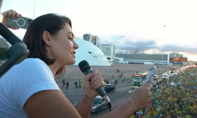 A ex-primeira-dama no ato pela anistia em Brasília (Foto: Silas Malafaia/Reprodução)