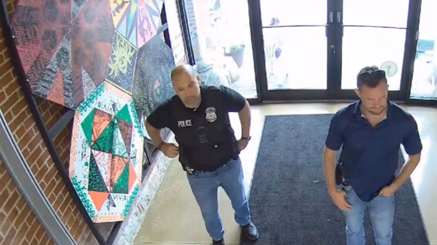 Imagens de agentes não identificados tentando entrar no Museu Nacional de Artes e Cultura de Porto Rico. (Foto: National Museum of Puerto Rican Arts & Culture)
