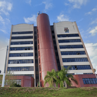 Criança de 3 anos fica gravemente queimada após acidente em fogueira escolar no RS