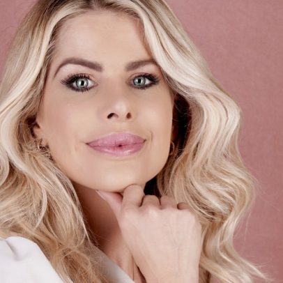 Karina Bacchi destaca a feminilidade como forma de glorificar a Deus